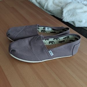 NWT grey toms